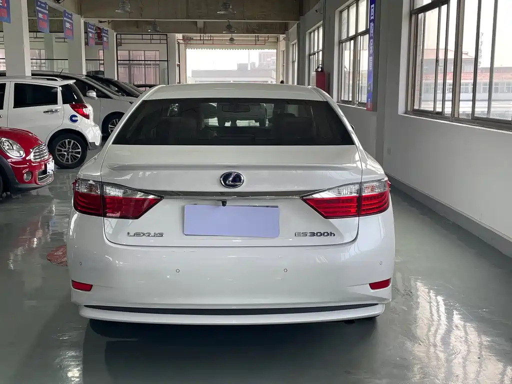 Lexus ES — миниатюра 4