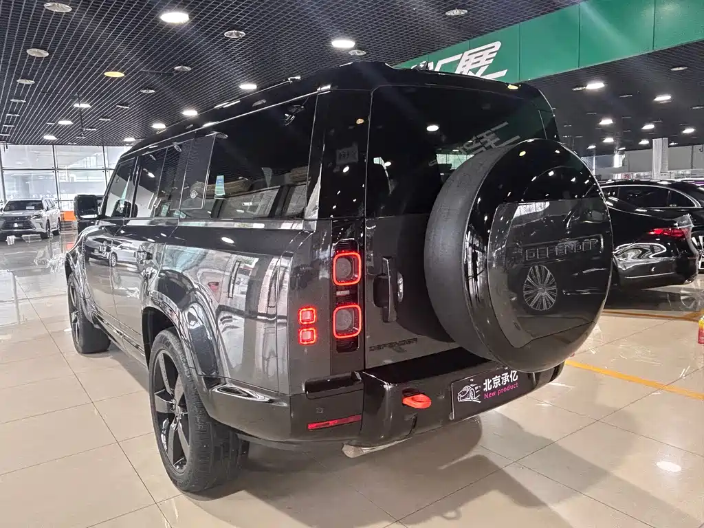 LAND ROVER DEFENDER
