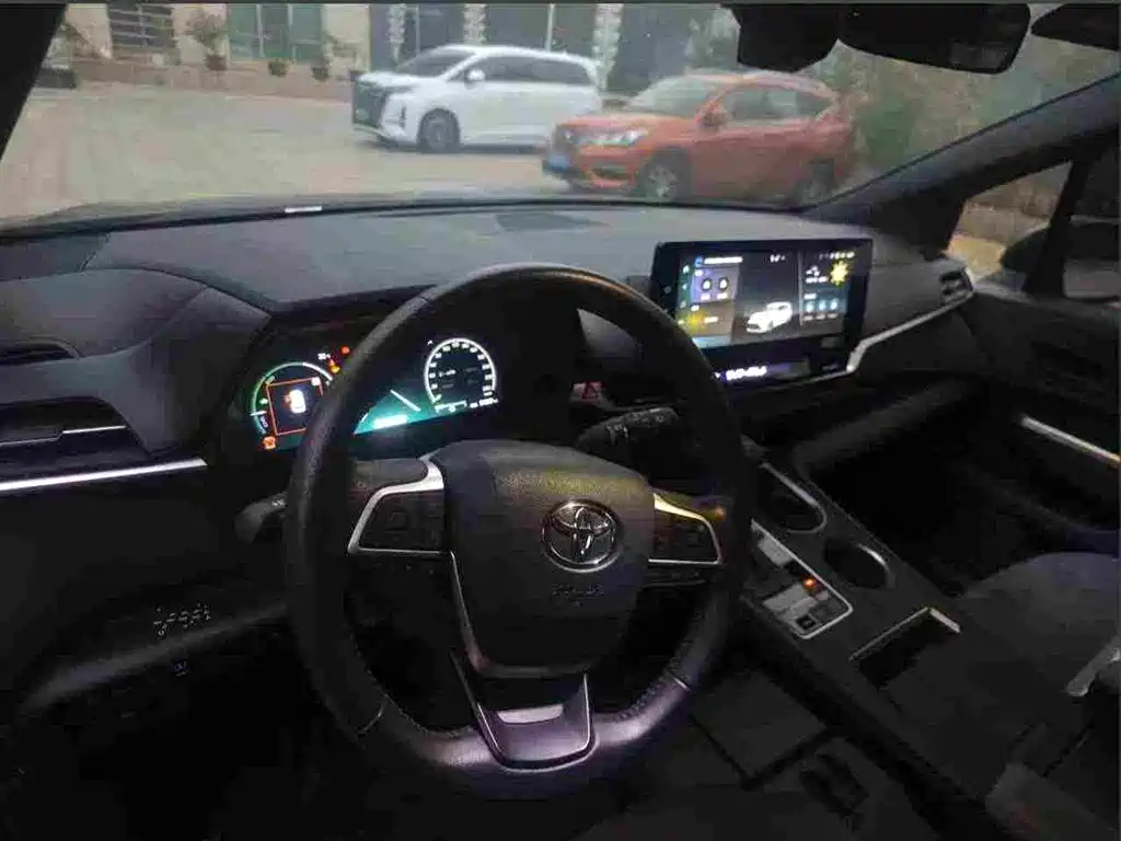Toyota Granvia — миниатюра 4
