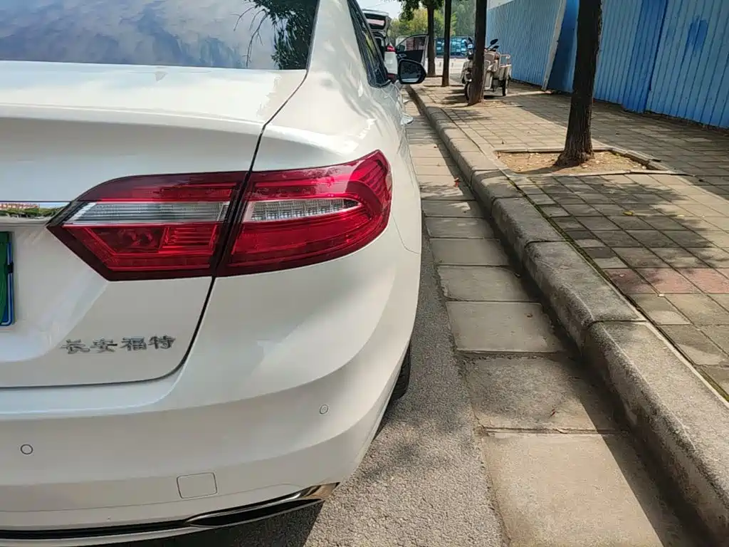 Ford Taurus — миниатюра 8