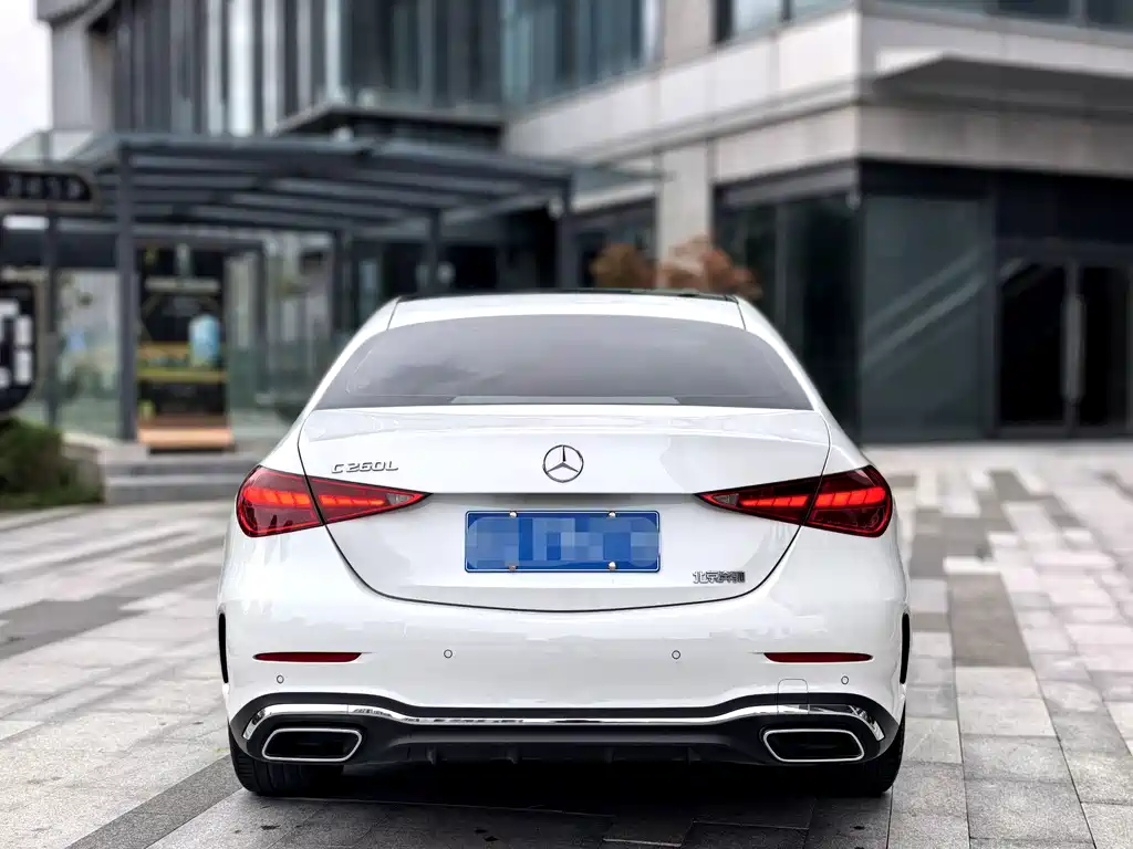 Mercedes-Benz C-Class — миниатюра 6