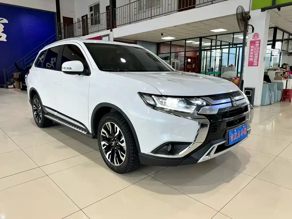 MITSUBISHI OUTLANDER