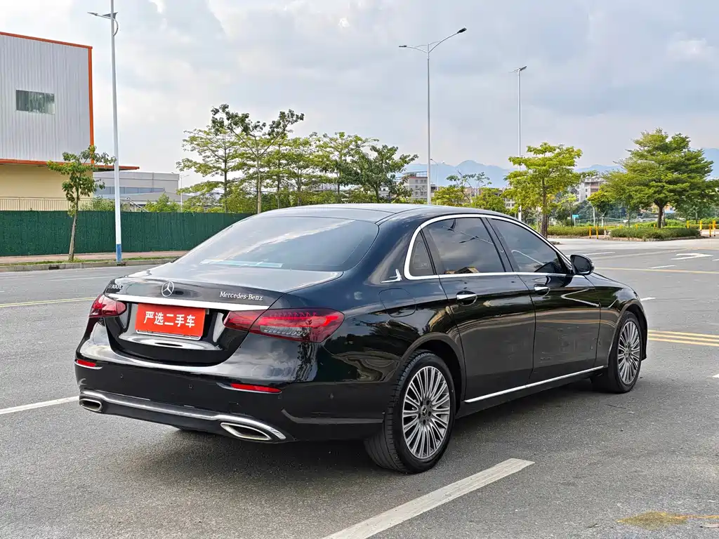 Mercedes-Benz E-Class — миниатюра 7