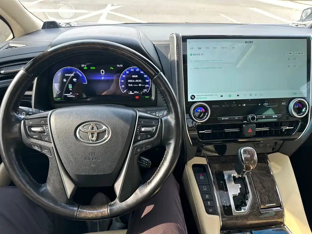 Toyota Vellfire — миниатюра 14