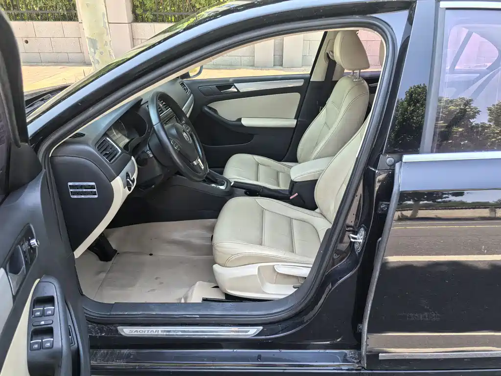 Volkswagen Sagitar 2012 1.4TSI AT Luxury