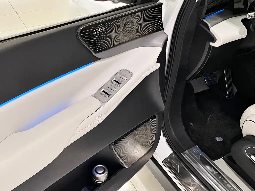XPeng X9 — миниатюра 20