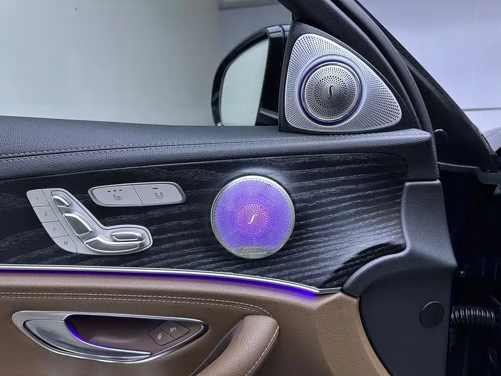 Mercedes-Benz E-Class — миниатюра 11