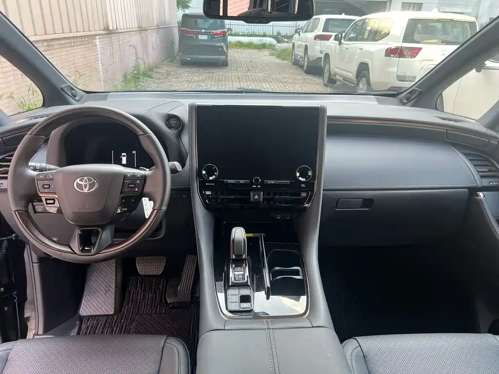 Toyota Alphard — миниатюра 5