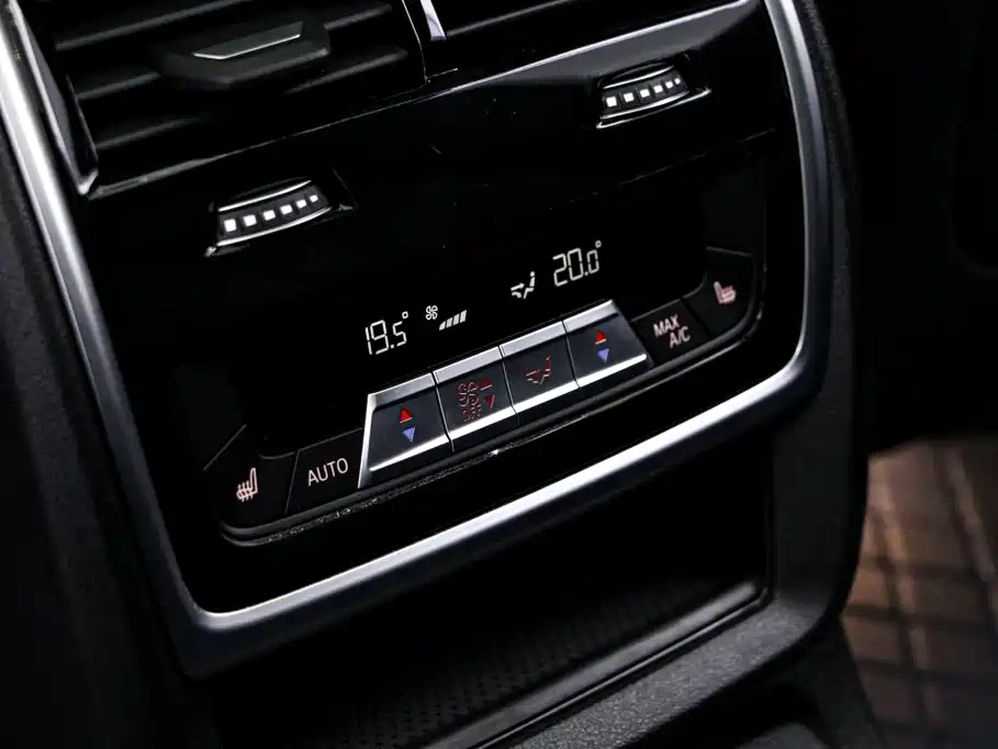 BMW X7 — миниатюра 18