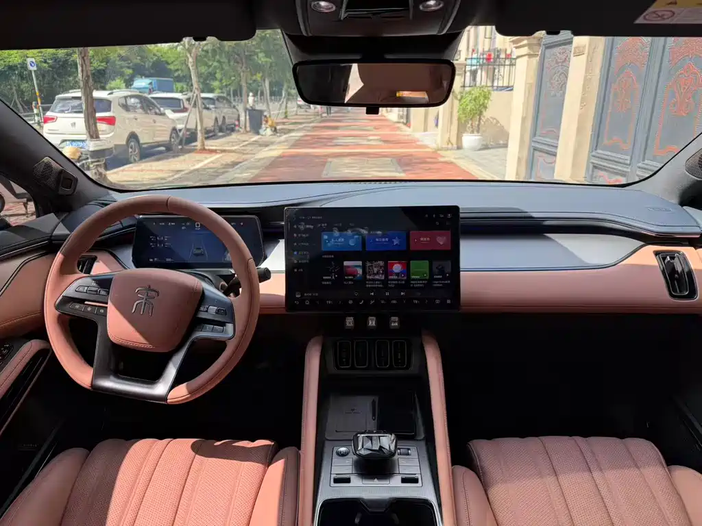 BYD L EV — миниатюра 5