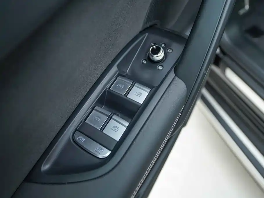 Audi Q5L — миниатюра 11