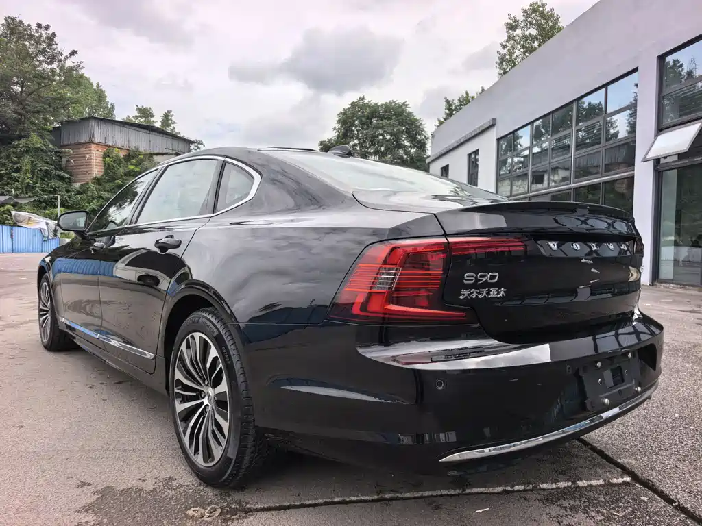 Volvo S90 2025 B5 Luxury