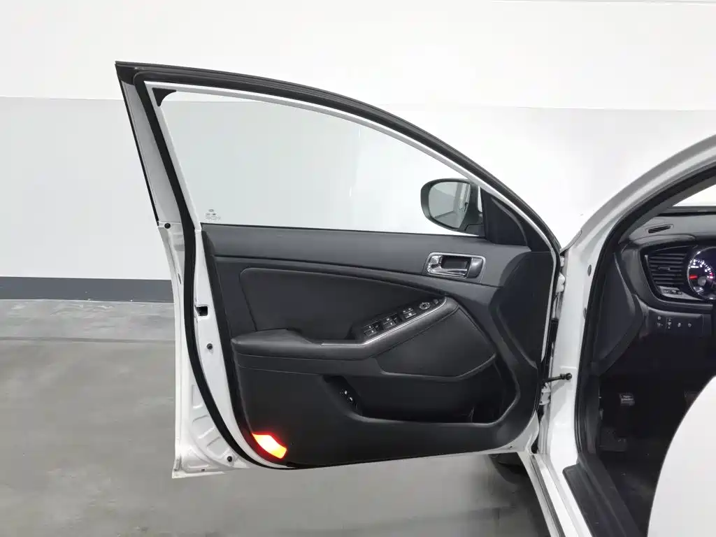 Kia K5 — миниатюра 8
