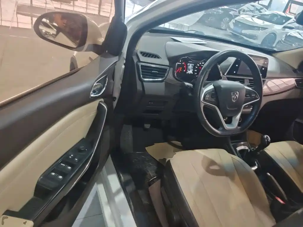 Baojun 310W — миниатюра 16