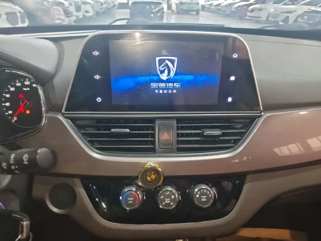 Baojun 310W — миниатюра 13
