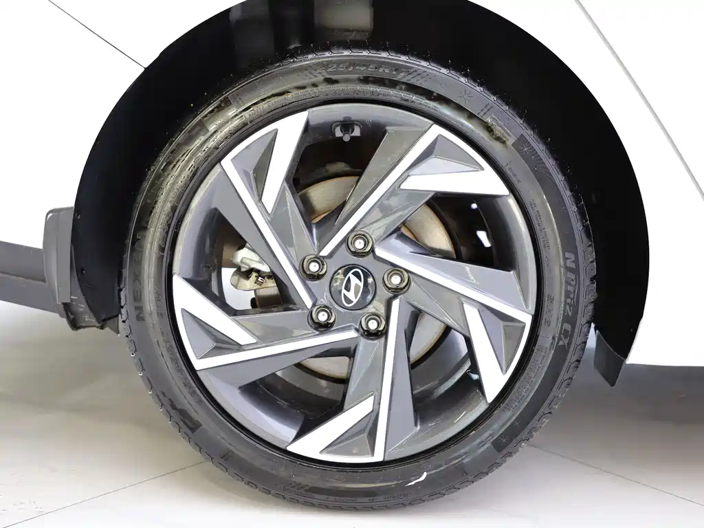 Hyundai Elantra — миниатюра 19