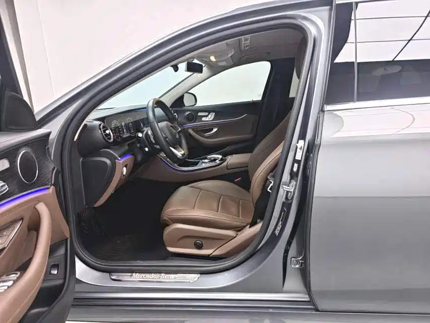 Mercedes-Benz E-Class — миниатюра 6