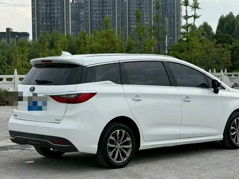 BYD MAX — миниатюра 8