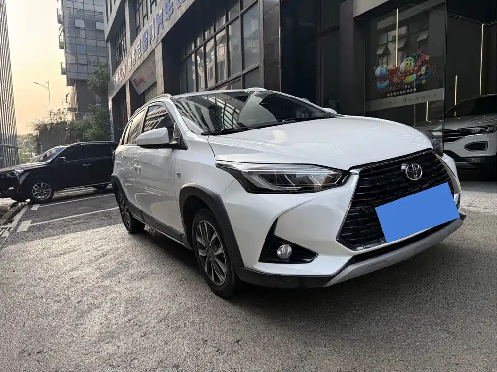 Toyota Yaris L — миниатюра 3