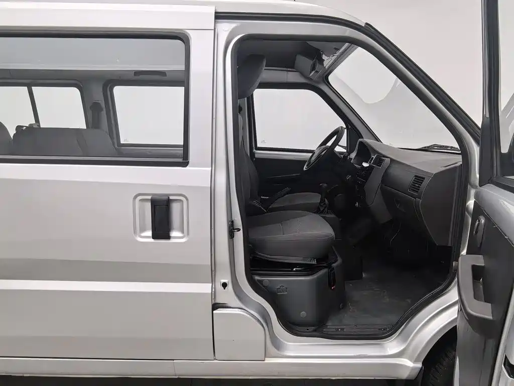 Wuling Rongguang — миниатюра 23