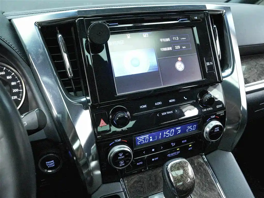 Toyota Alphard — миниатюра 9