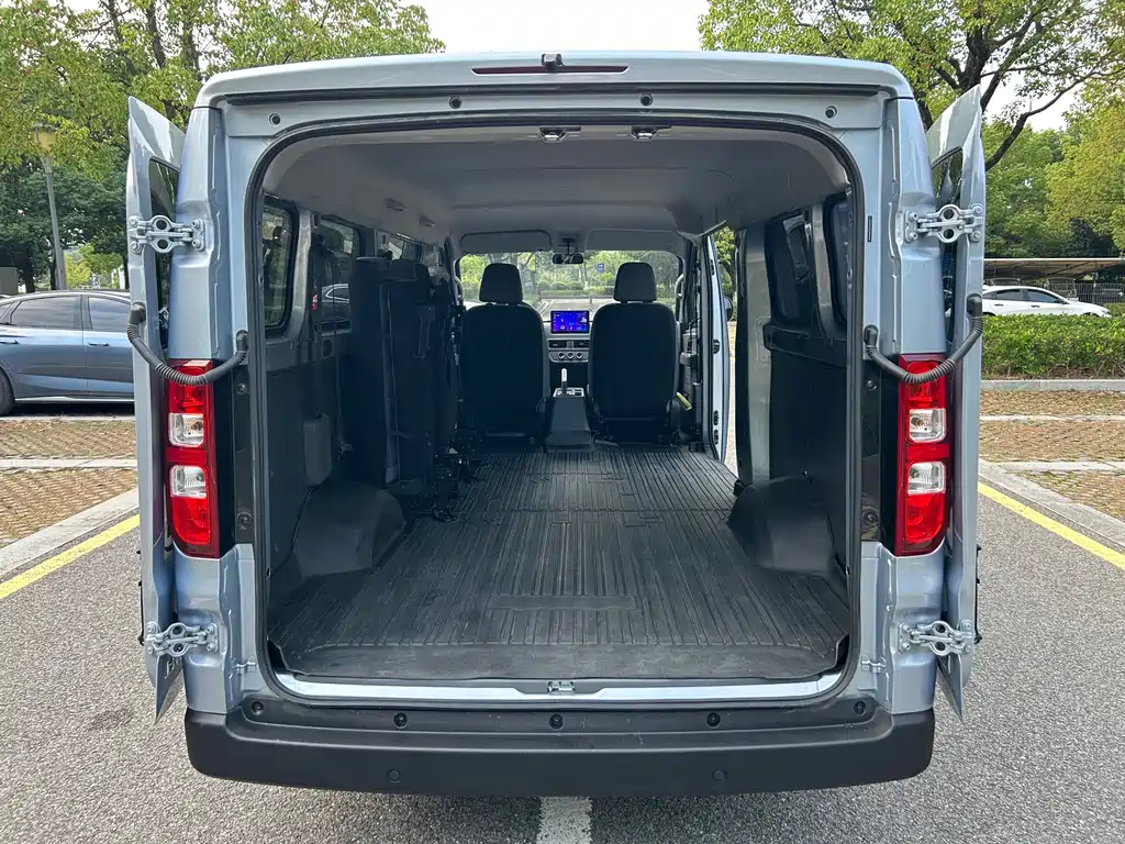 Wuling Yangguang — миниатюра 13