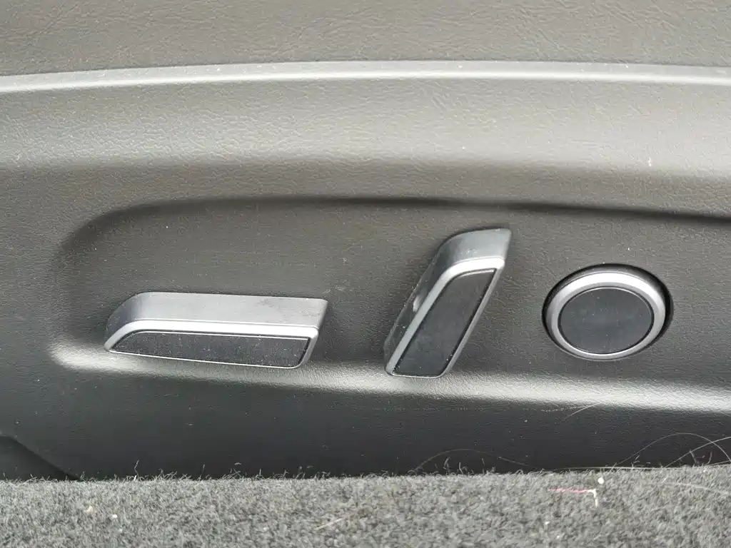Tesla Model 3 — миниатюра 13