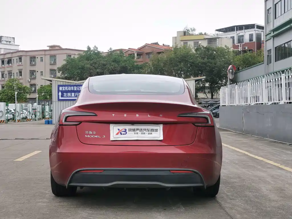 Tesla Model 3 — миниатюра 16