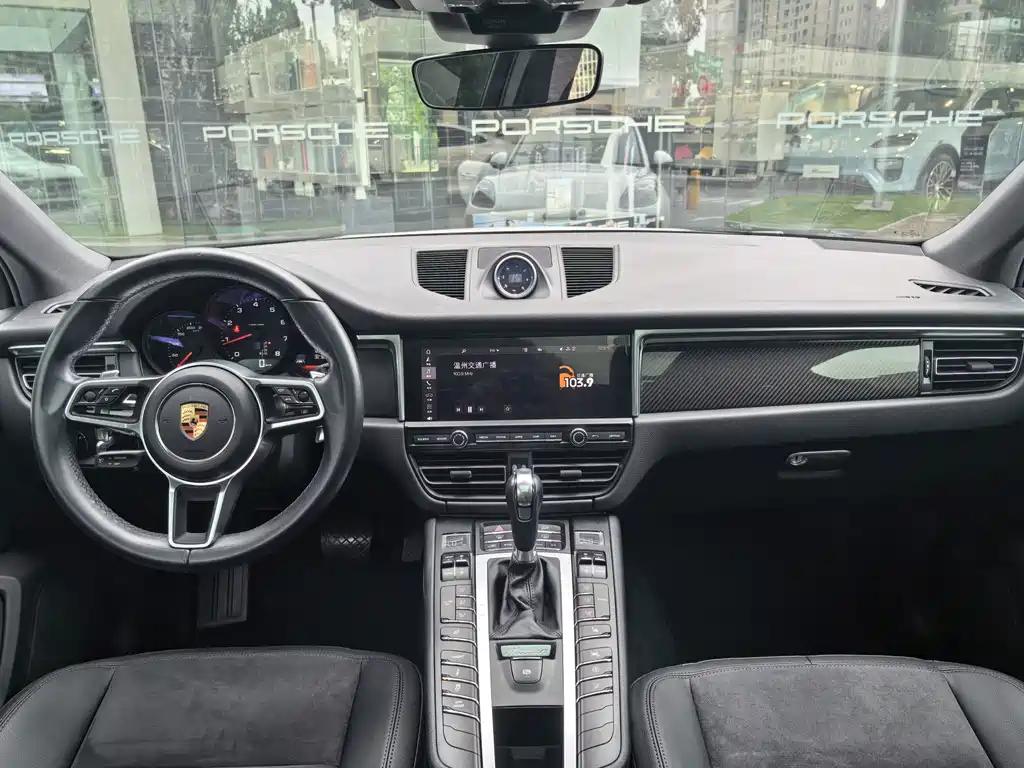 Porsche Macan — миниатюра 4