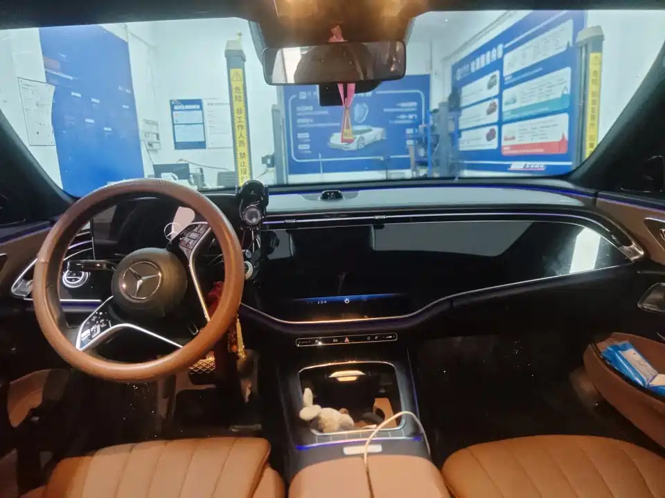 Mercedes-Benz E-Class — миниатюра 4