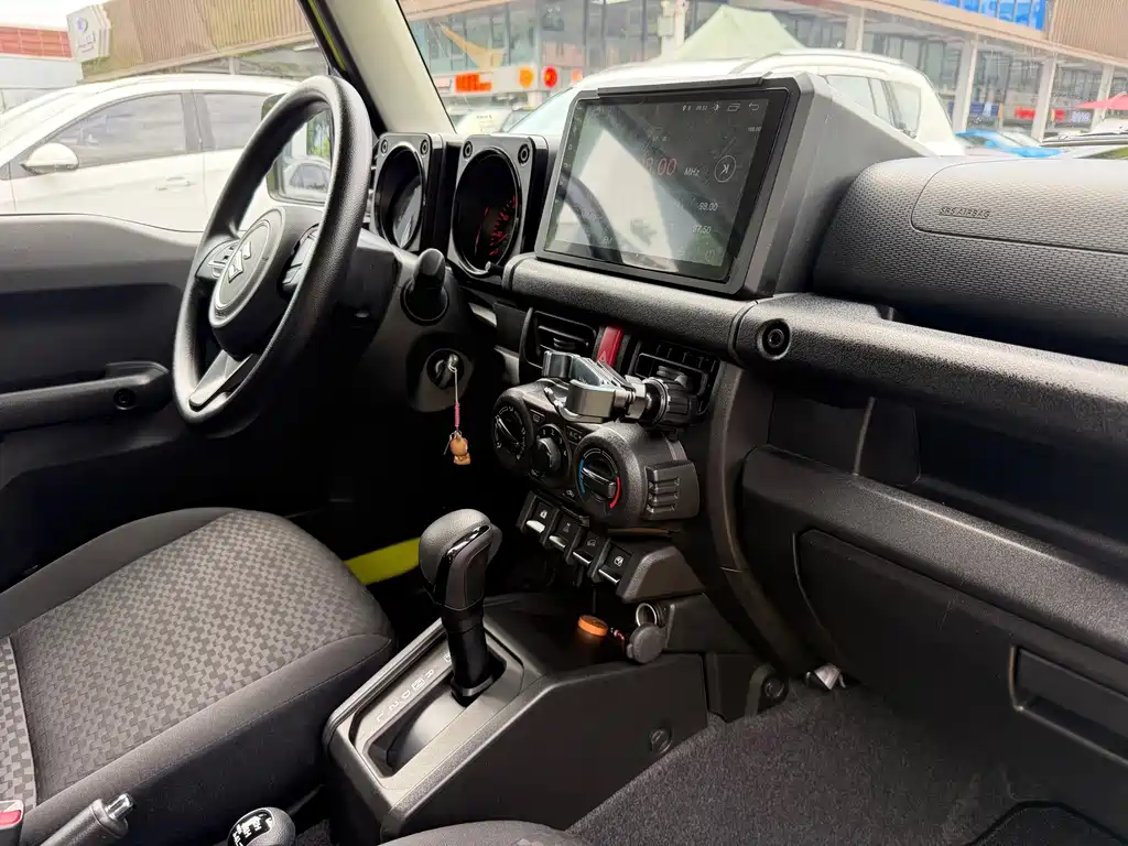 Suzuki Jimny — миниатюра 12