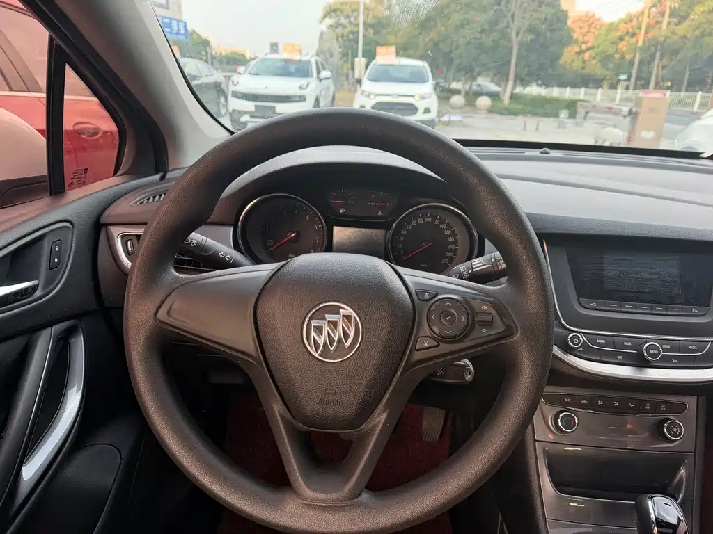 Buick Verano — миниатюра 12