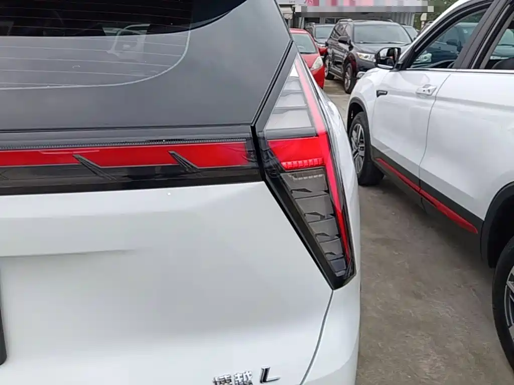 Geely Boyue L — миниатюра 8