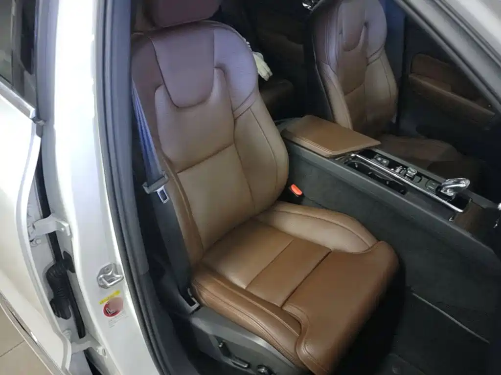 Volvo XC60 PHEV — миниатюра 25