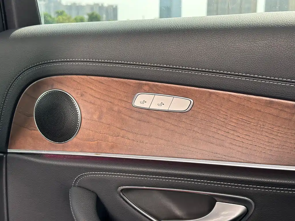 Mercedes-Benz E-Class — миниатюра 17