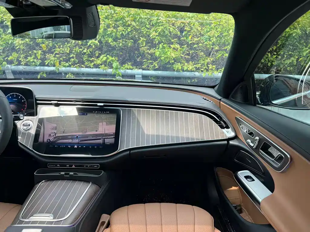 Mercedes-Benz E-Class — миниатюра 6