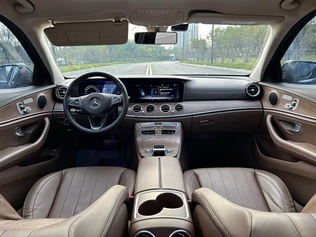 Mercedes-Benz E-Class — миниатюра 7