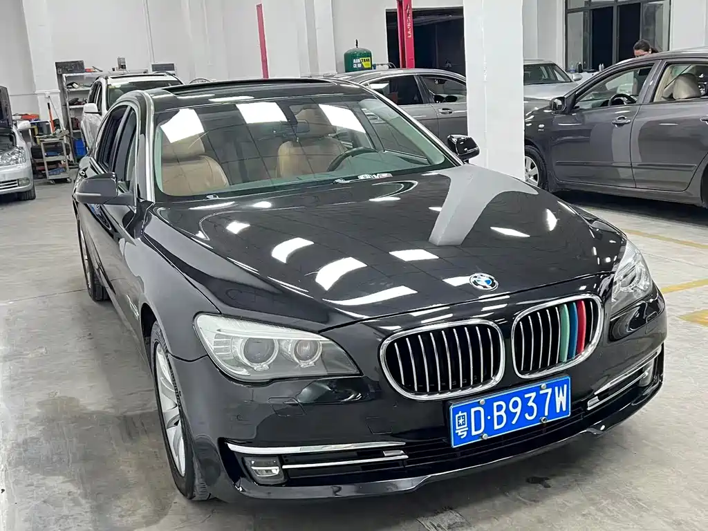 BMW 7 Series — миниатюра 3