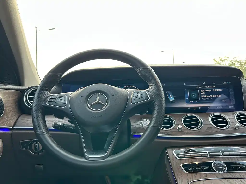 Mercedes-Benz E-Class — миниатюра 6