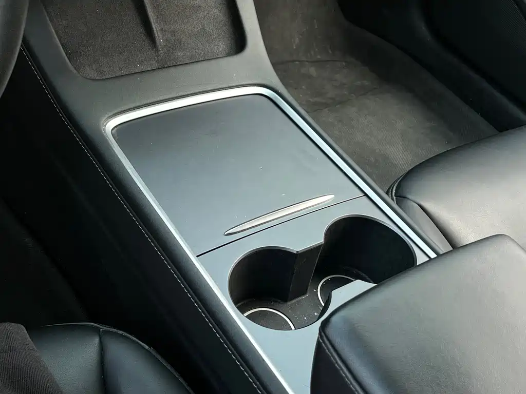Tesla Model 3 — миниатюра 18