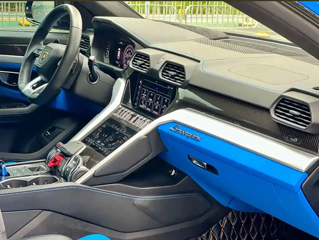 Lamborghini Urus — миниатюра 13