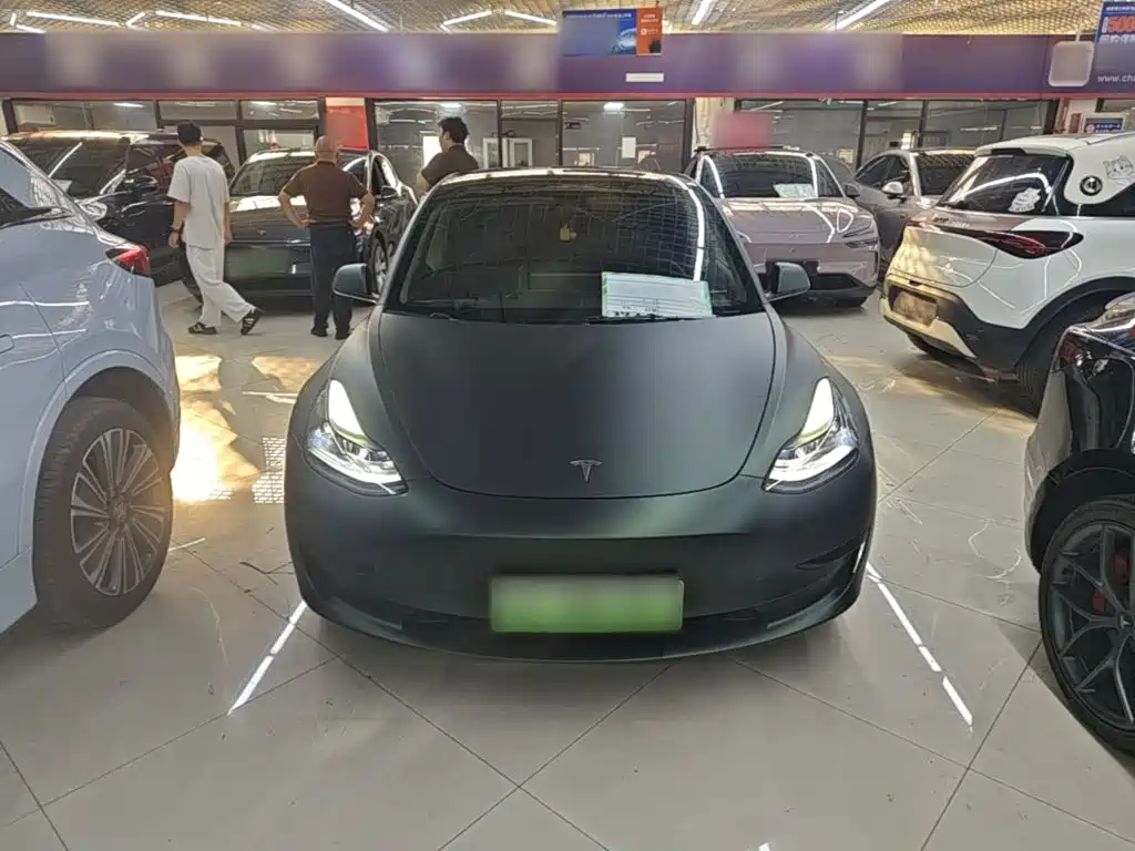 Tesla Model 3 — миниатюра 3