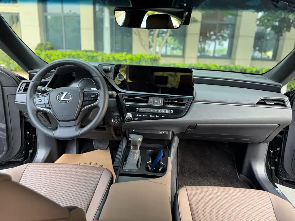 Lexus ES 2023 200