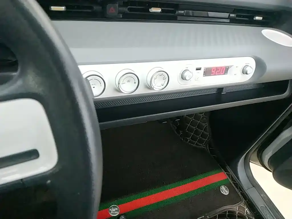 Wuling MINIEV — миниатюра 13