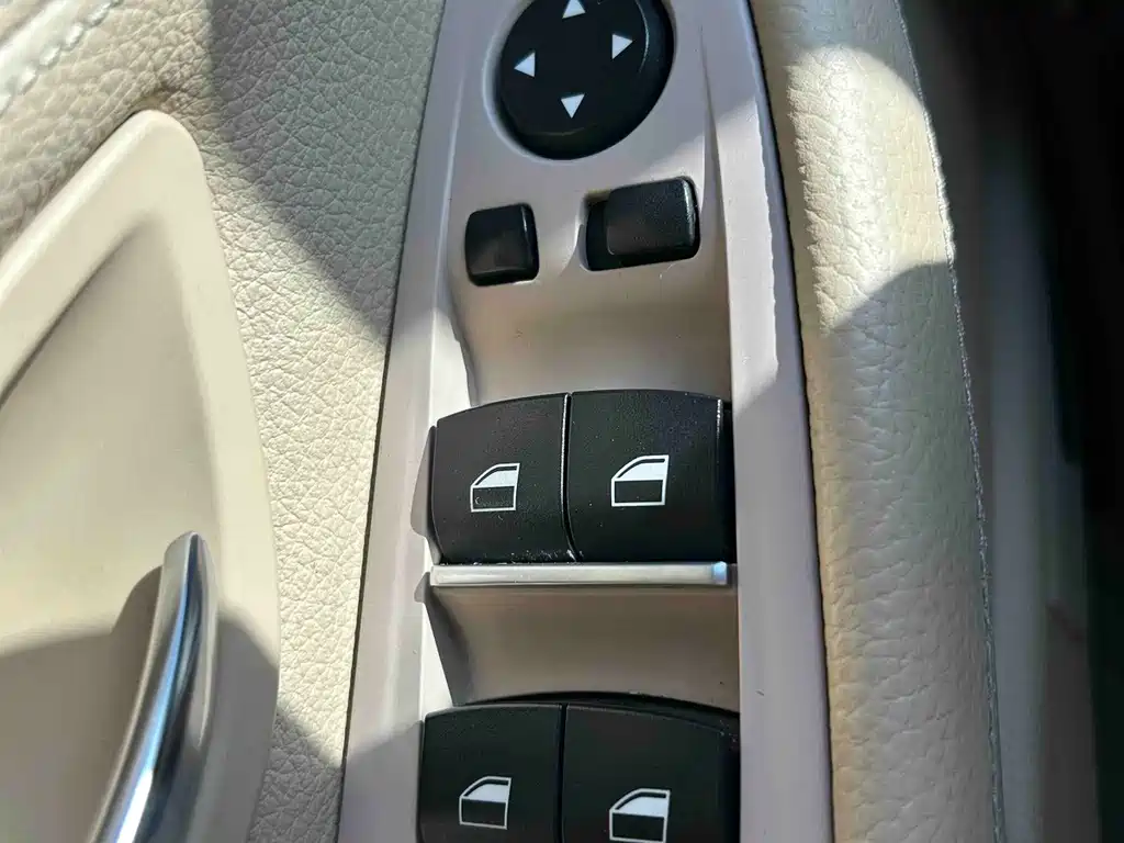 BMW 5 Series — миниатюра 25