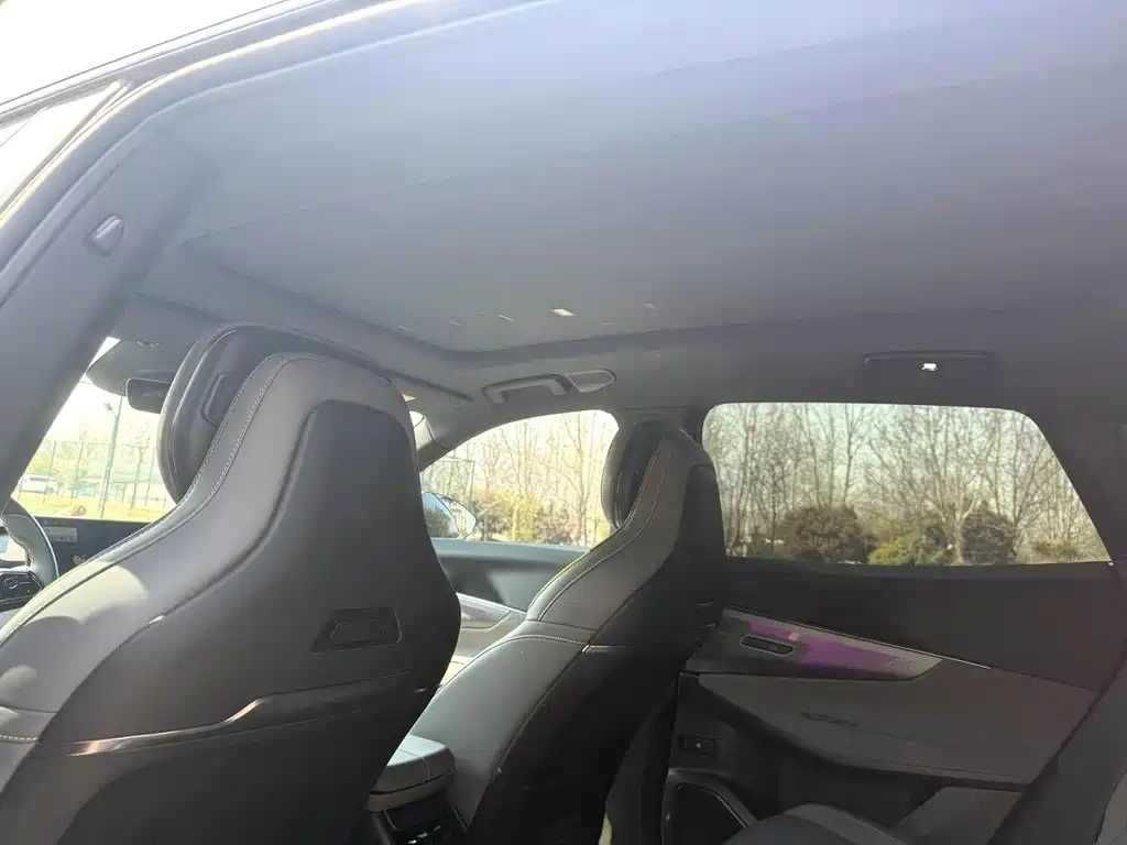 Lynk & Co 08 EM-P 2023 120km Halo