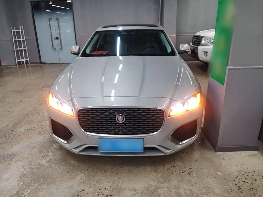 Jaguar XFL — миниатюра 3