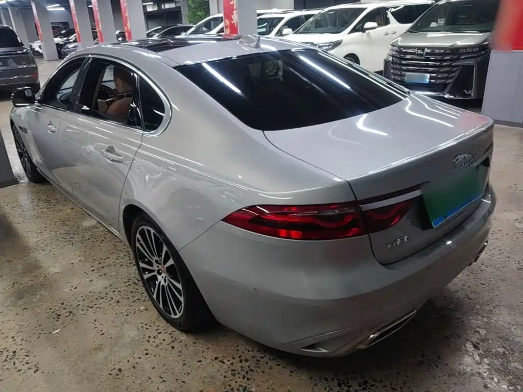 Jaguar XFL — миниатюра 5