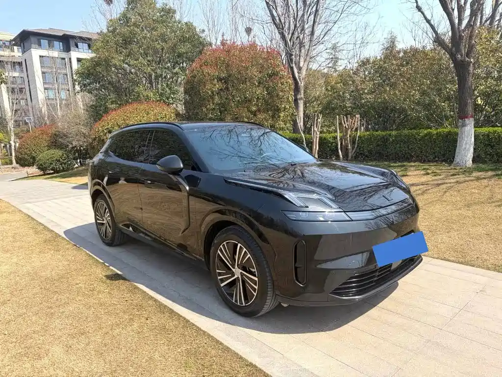 Lynk & Co 08 EM-P 2023 120km Halo