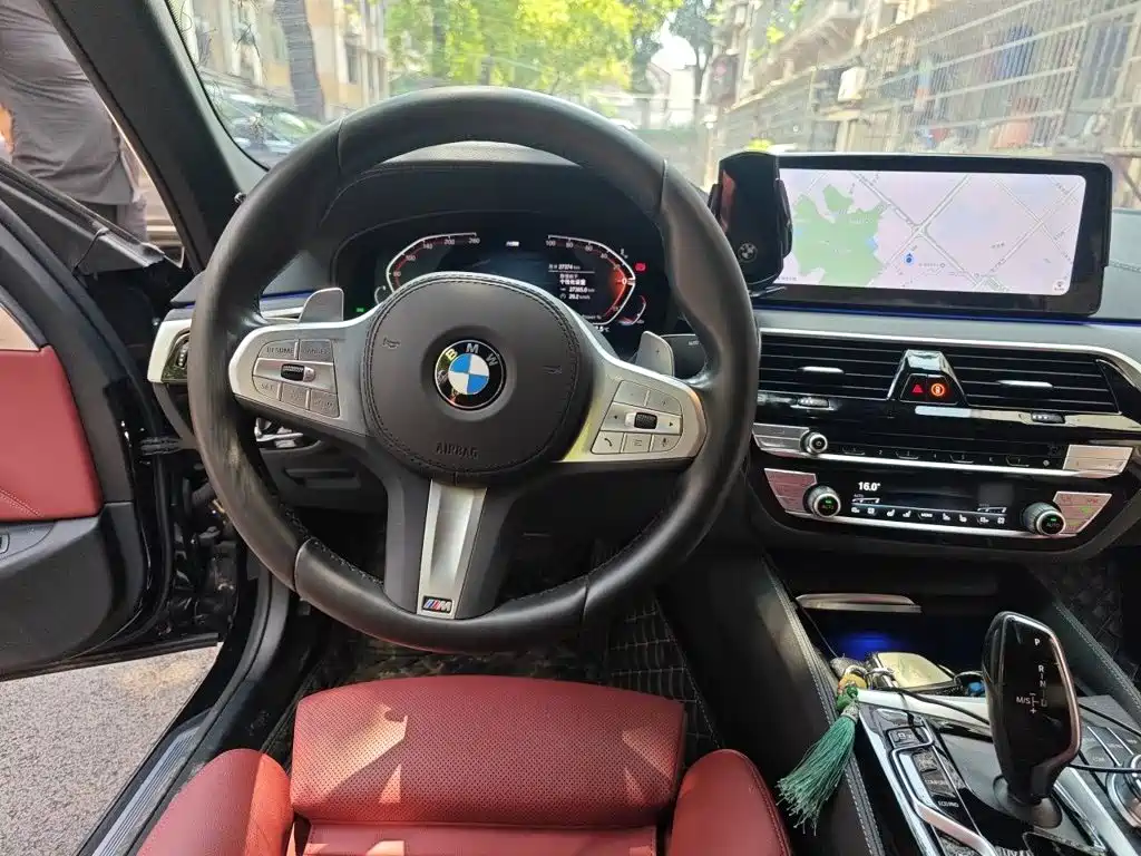 BMW 5 Series — миниатюра 3